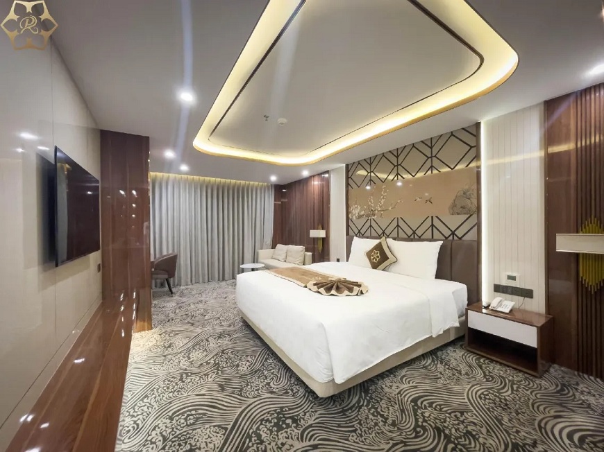 Royal Suit - Bestbooking.vn